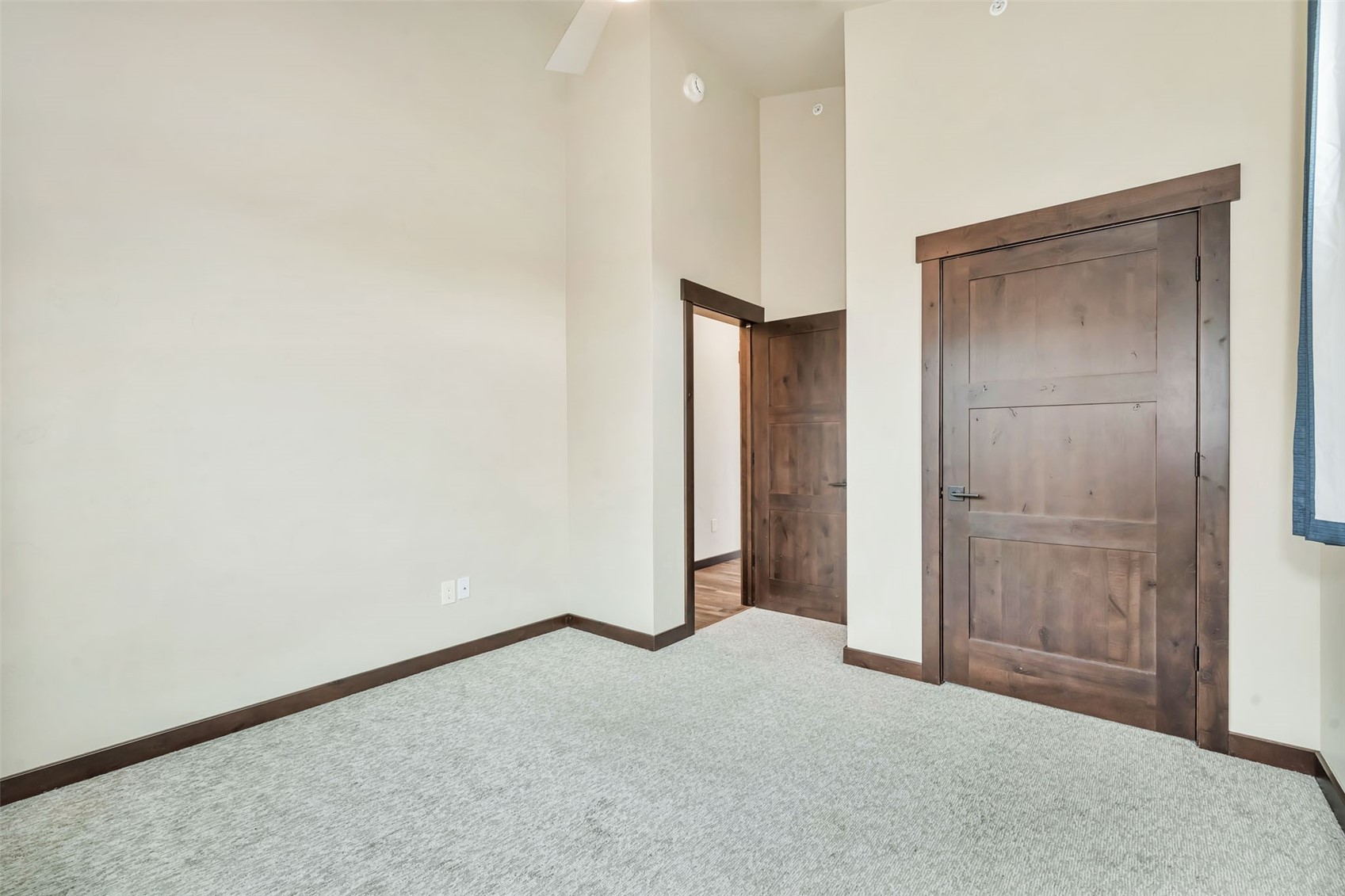 320 Fox Springs CIRCLE 301