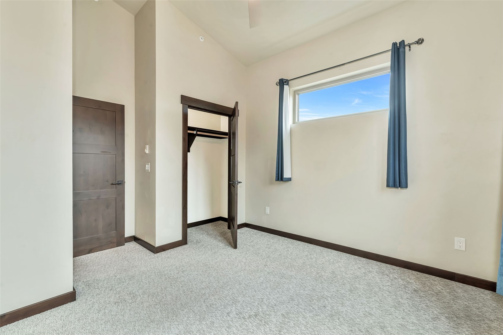 320 Fox Springs CIRCLE 301