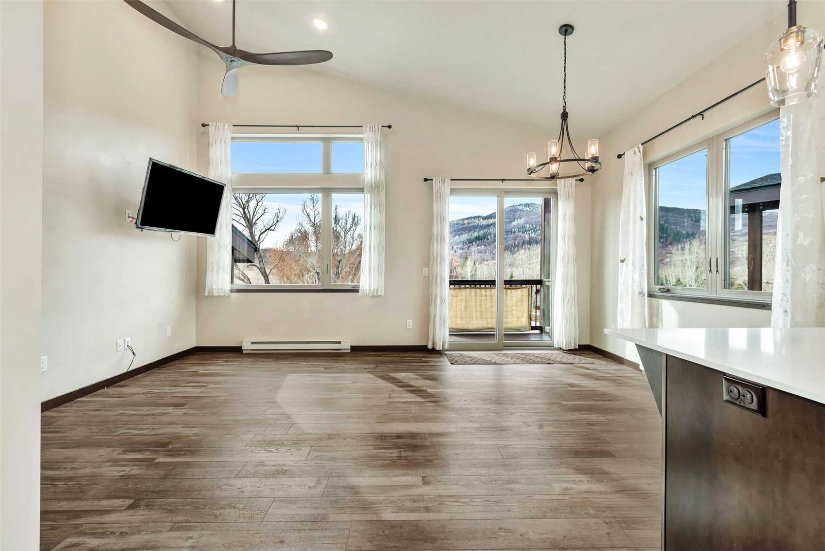 320 Fox Springs CIRCLE 301