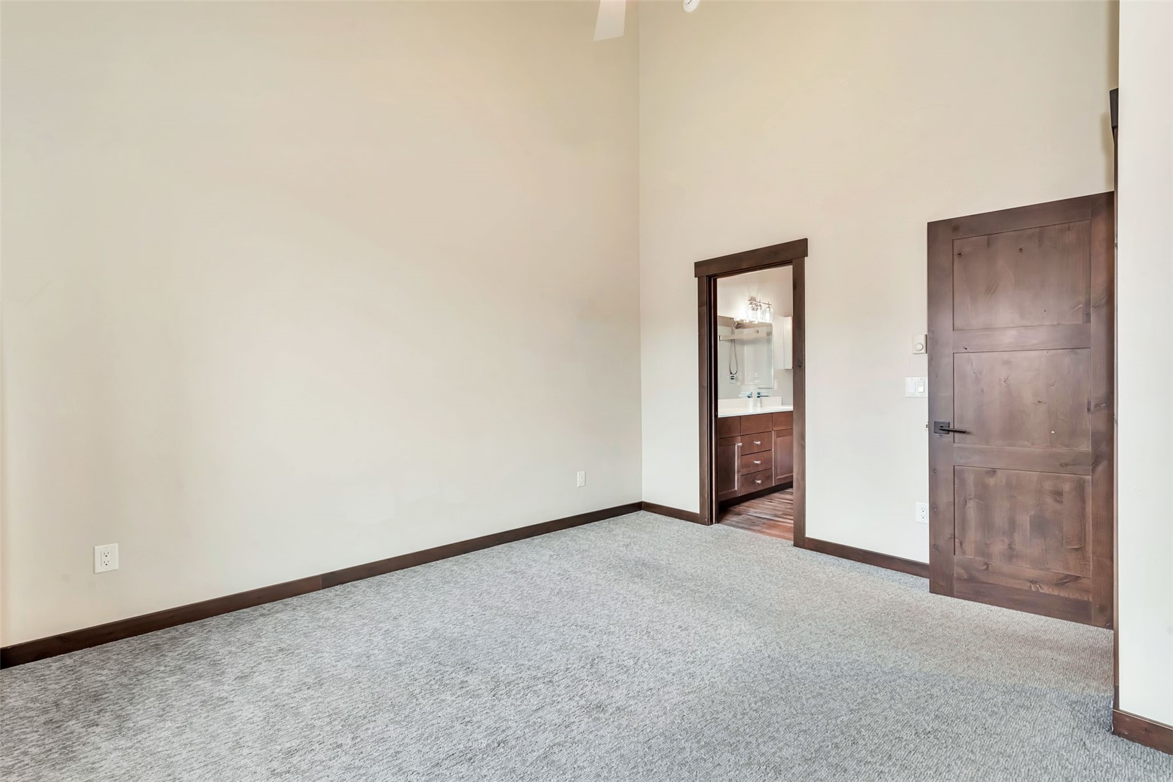 320 Fox Springs CIRCLE 301