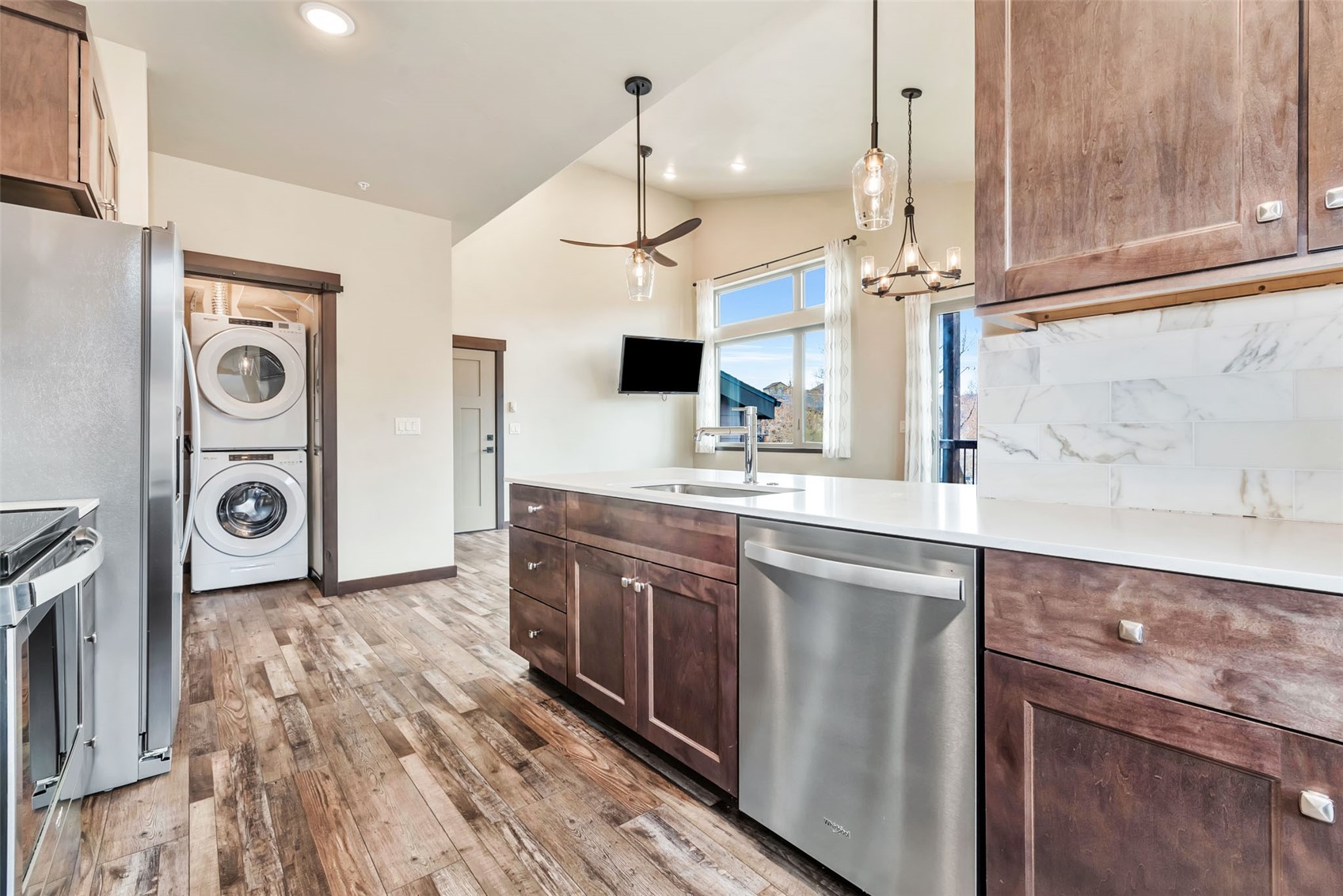 320 Fox Springs CIRCLE 301