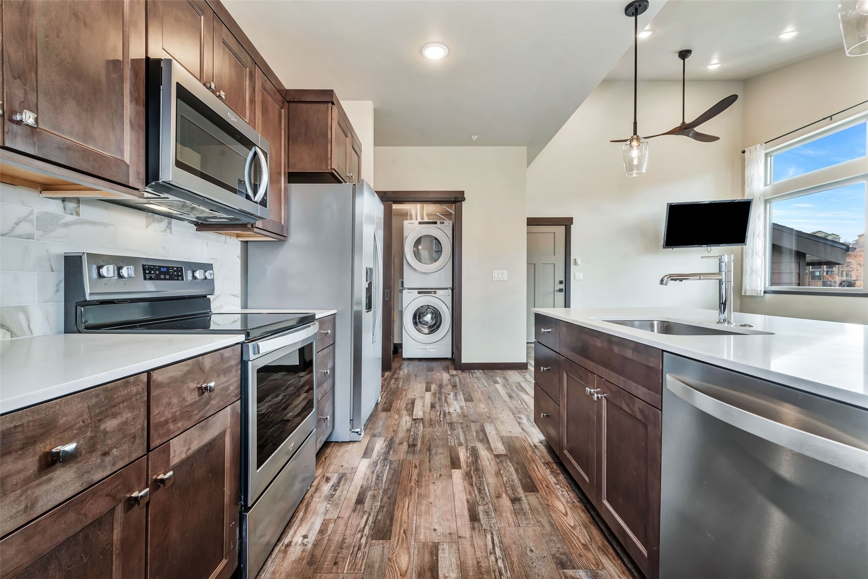 320 Fox Springs CIRCLE 301