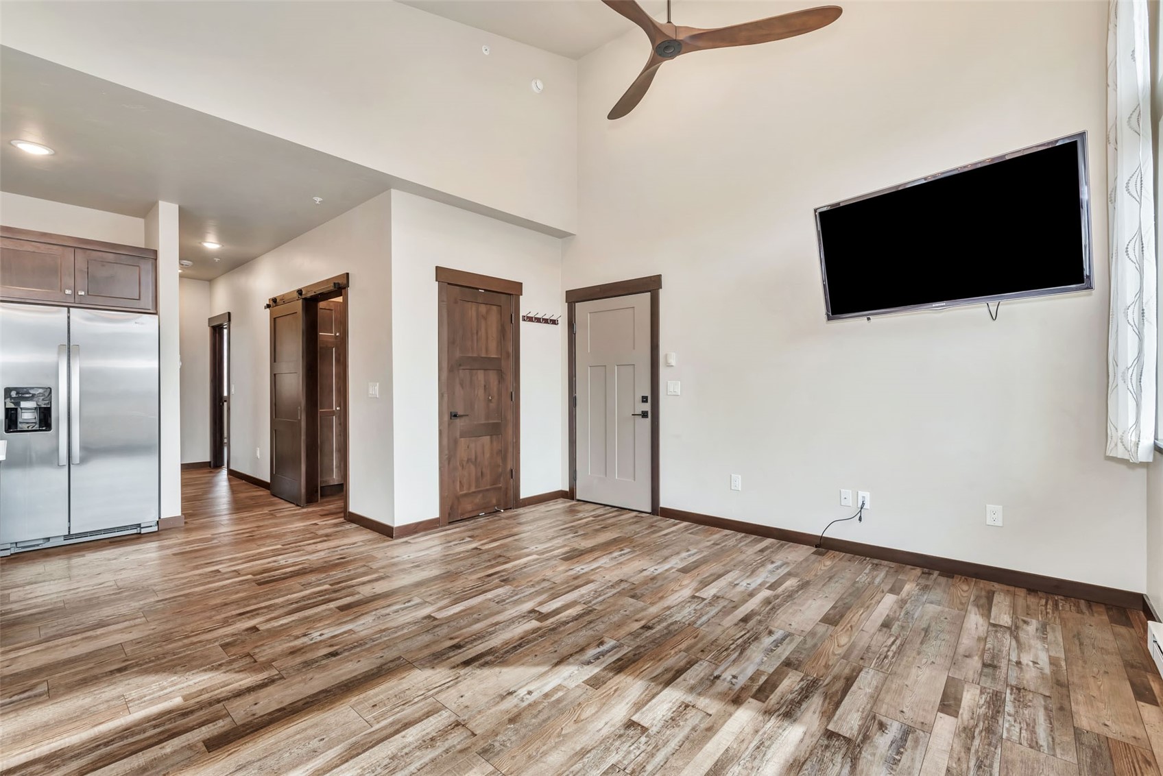 320 Fox Springs CIRCLE 301