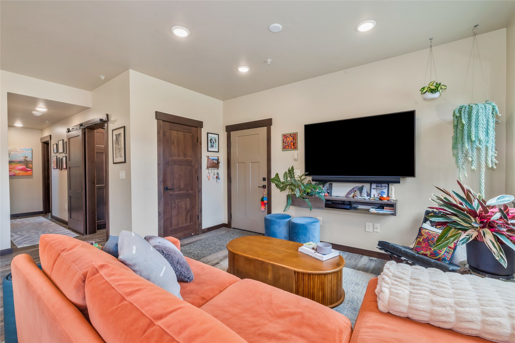 350 Fox Springs CIRCLE 201