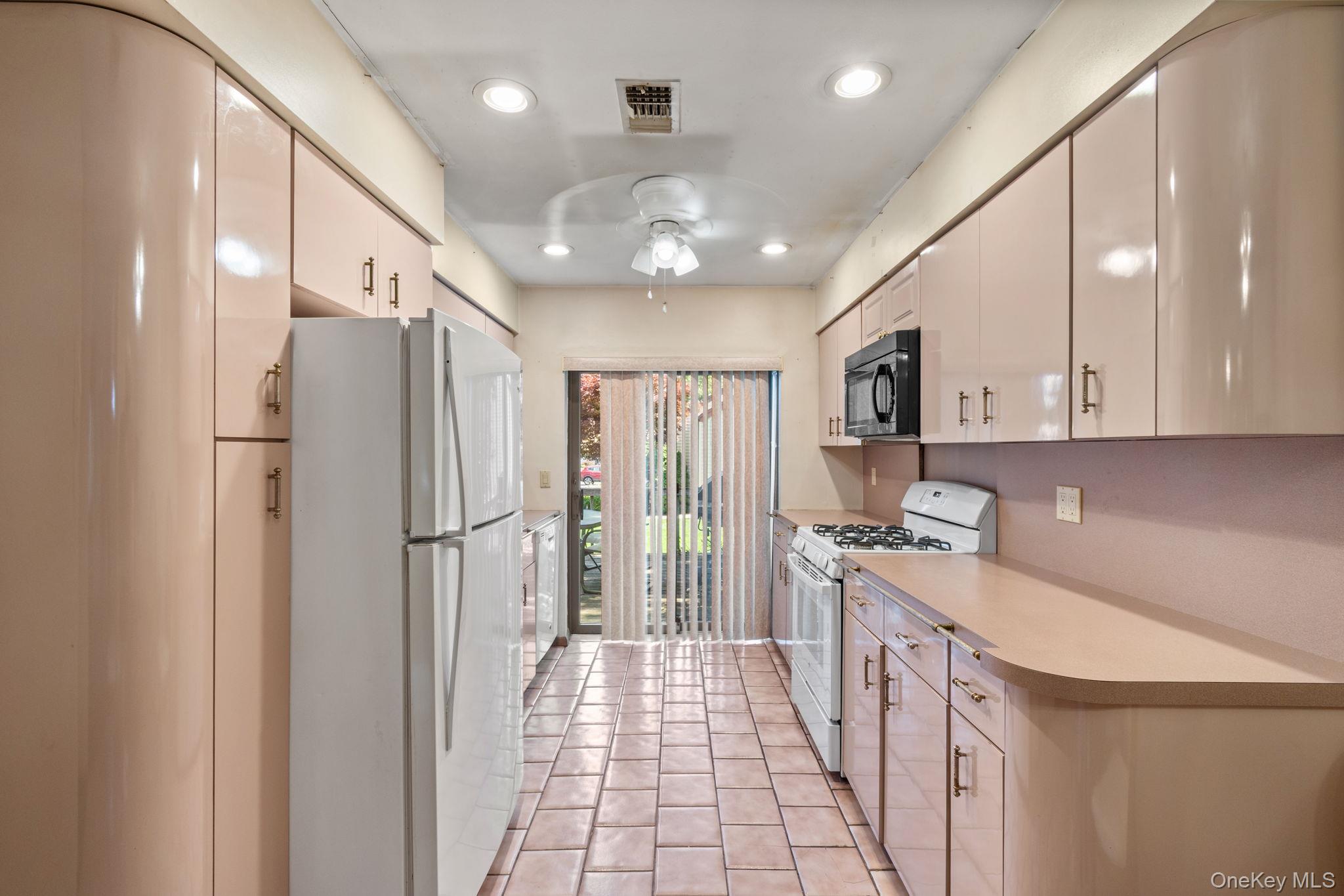 528 Lake Court Unit: 528