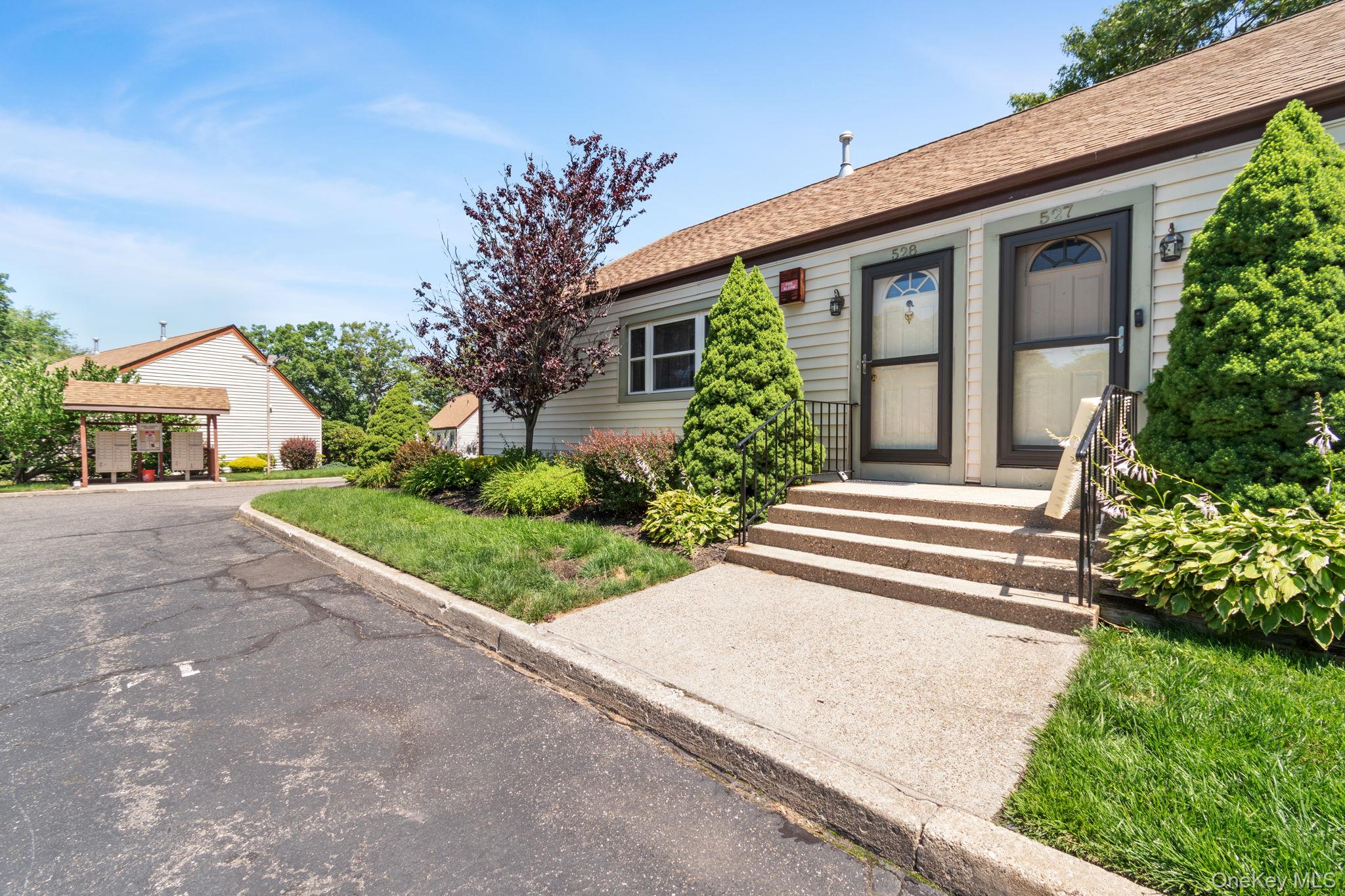 528 Lake Court Unit: 528