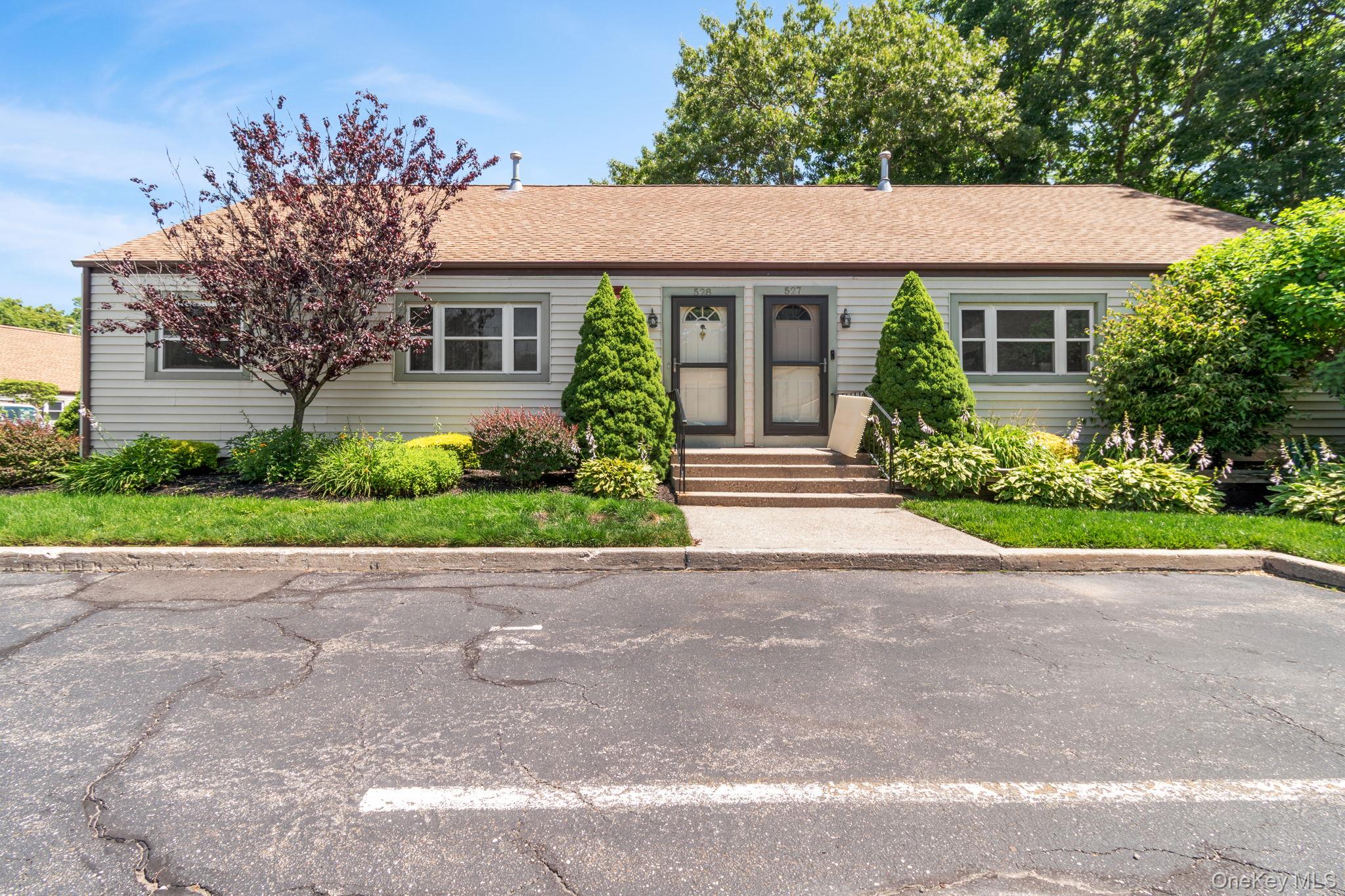528 Lake Court Unit: 528