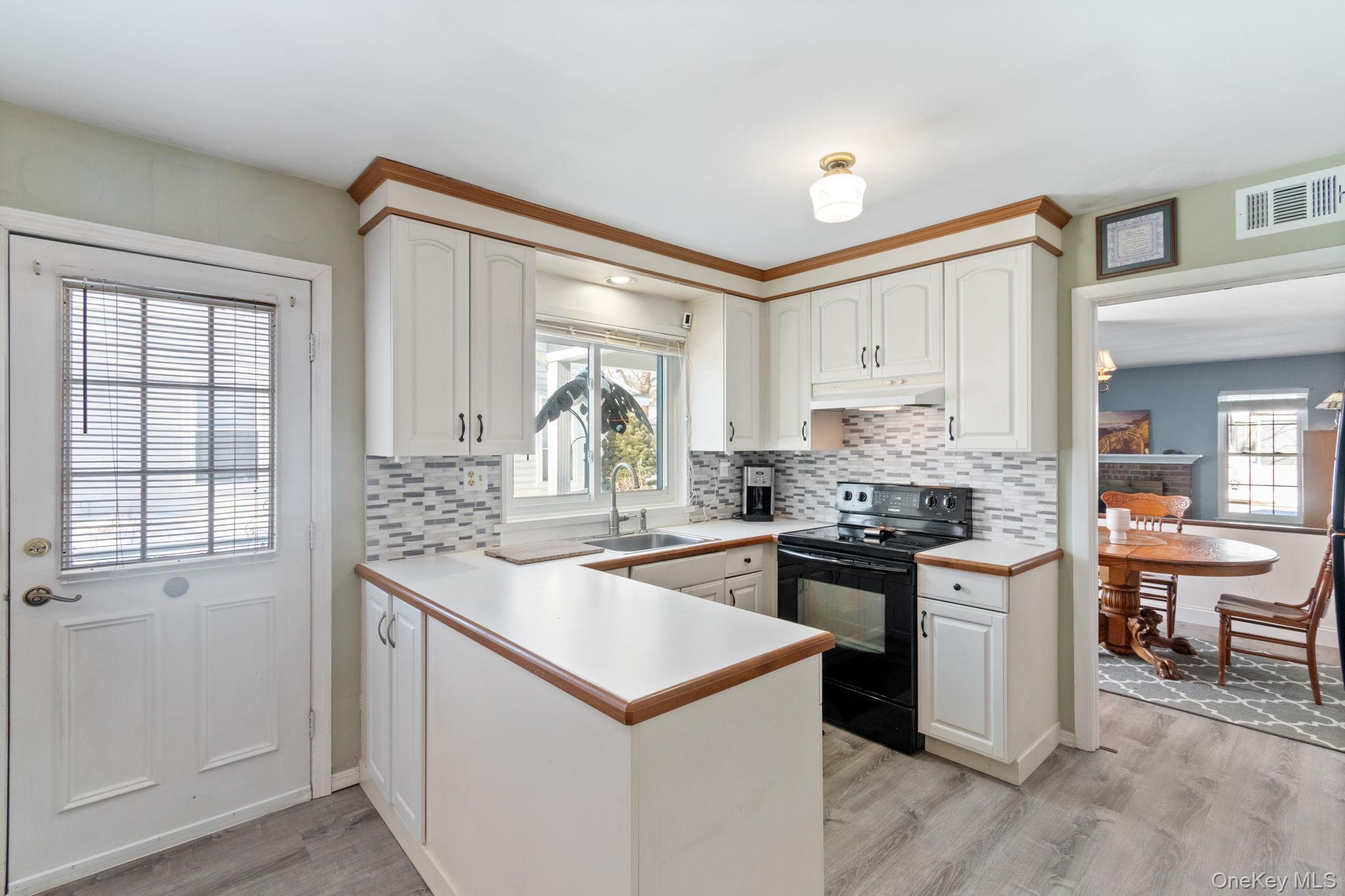 475 Stratford Lane