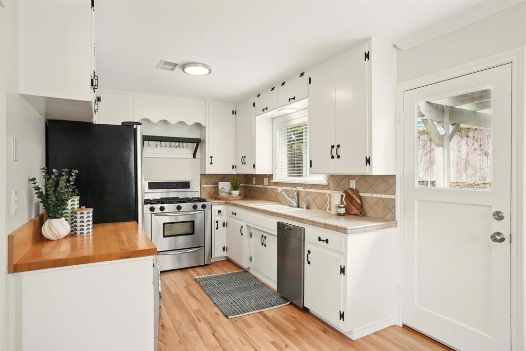 1927 Edinburg Avenue