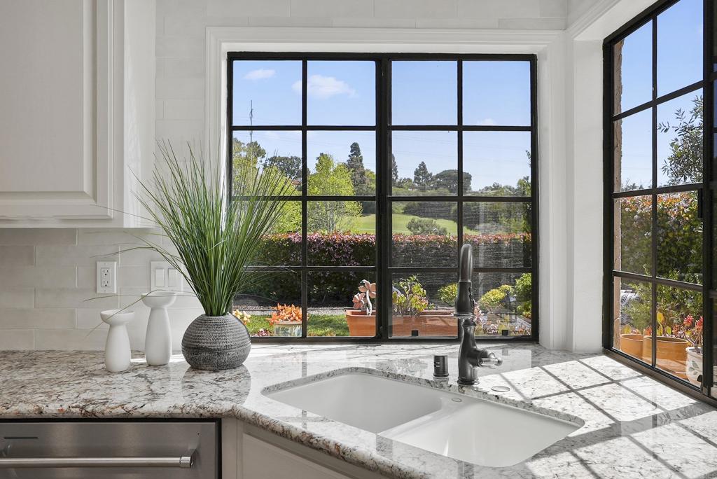 1240 Ladera Linda