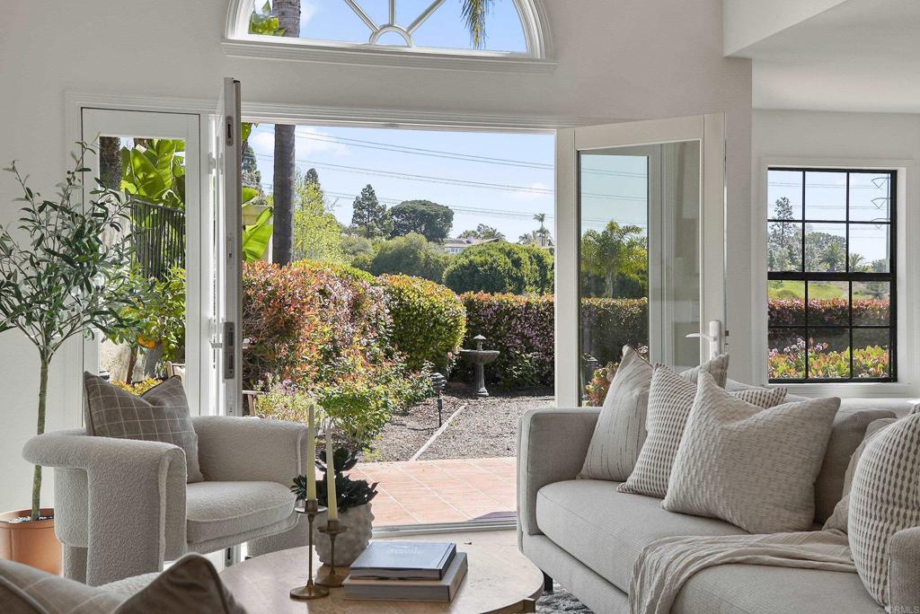 1240 Ladera Linda