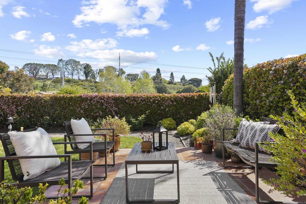 1240 Ladera Linda