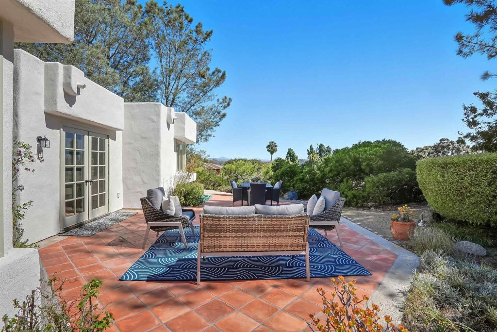 2206 Running Spring Place