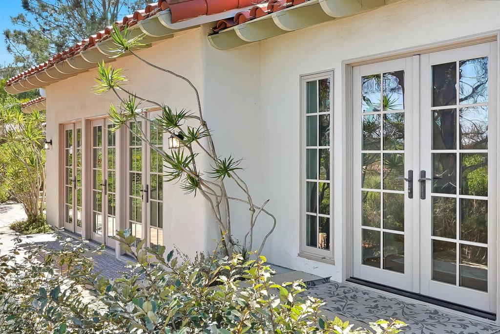 2206 Running Spring Place