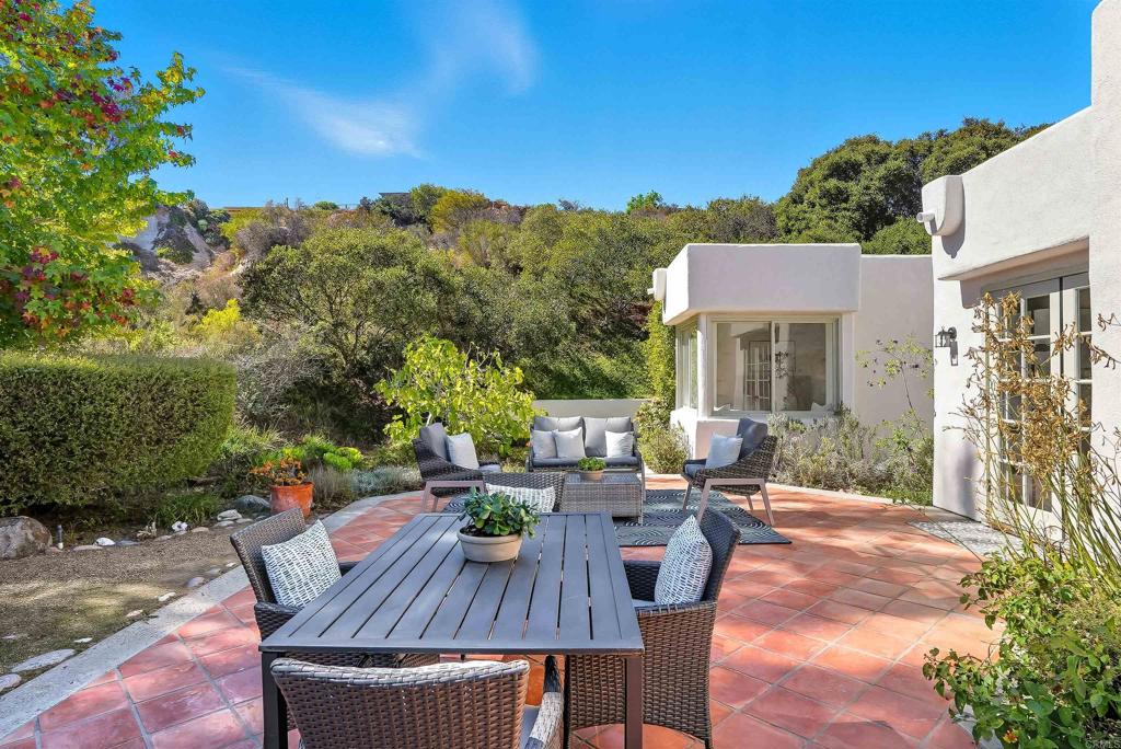 2206 Running Spring Place