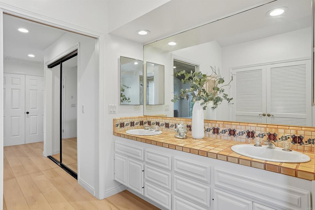 2206 Running Spring Place