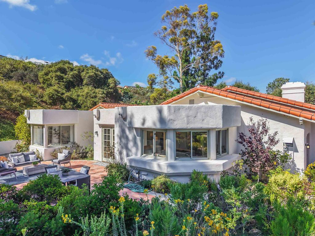 2206 Running Spring Place