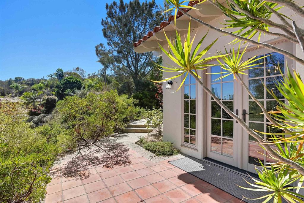 2206 Running Spring Place