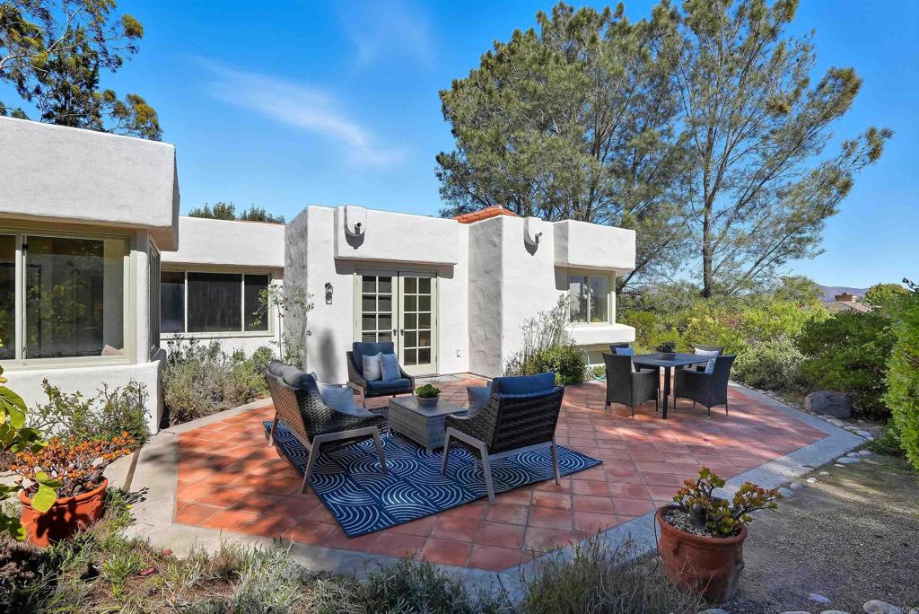 2206 Running Spring Place