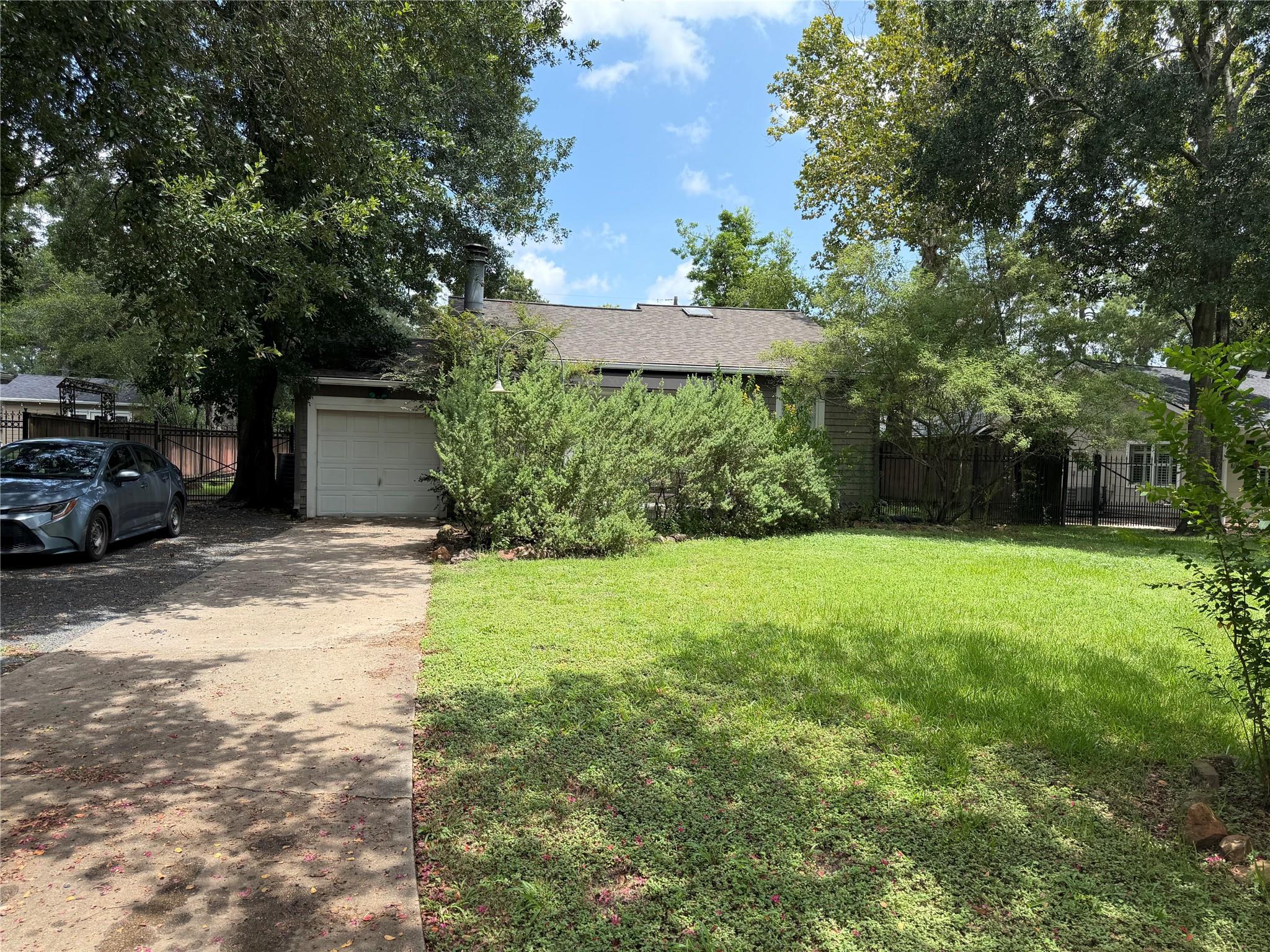 810 W 41st Street