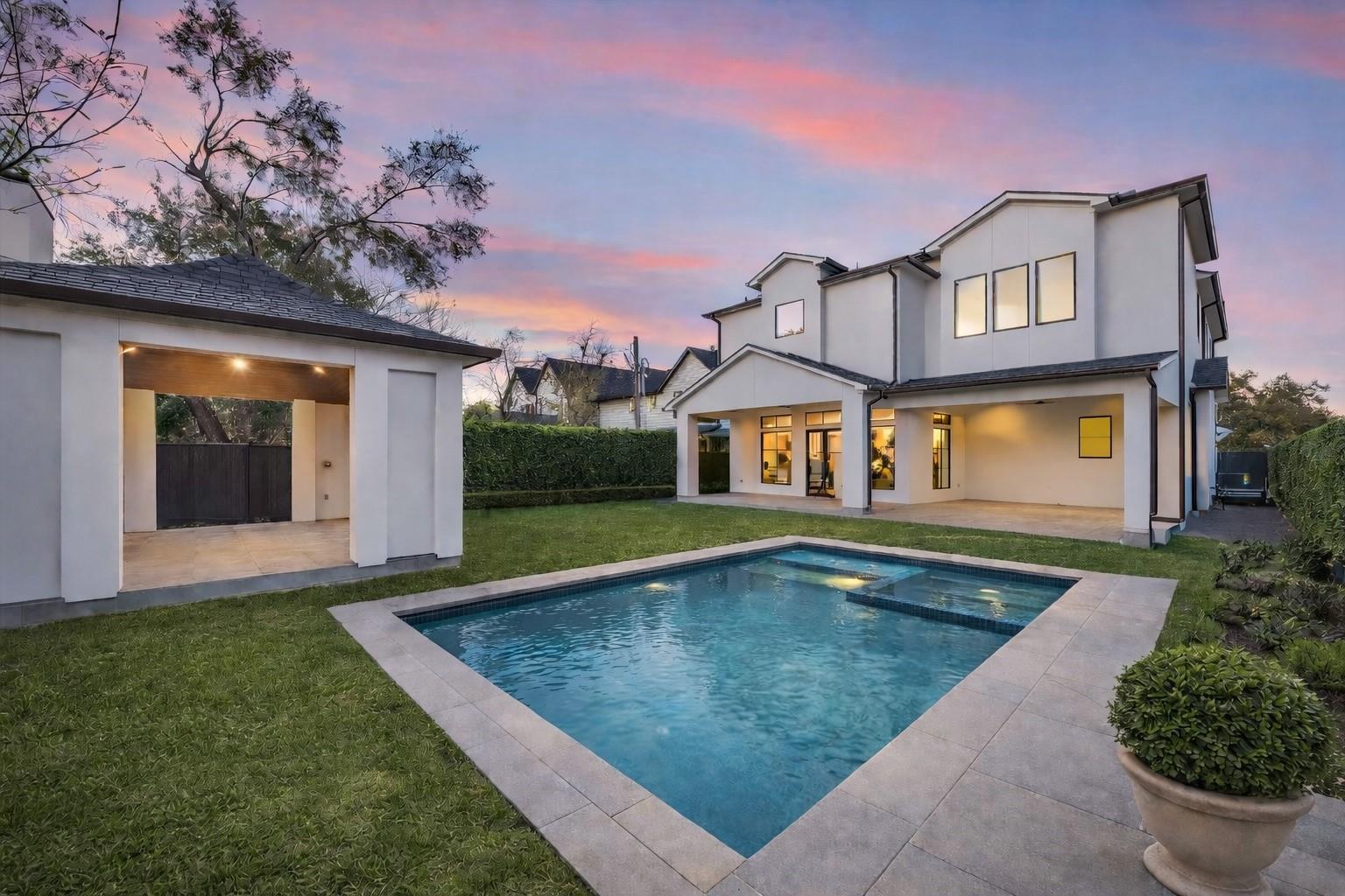 320 W 32nd Street