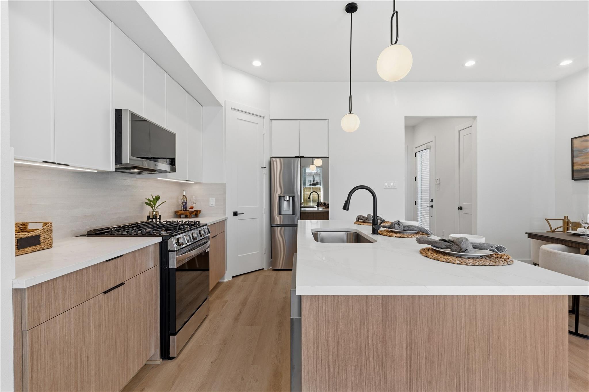 4610 & 4608 A/B Gunter Street