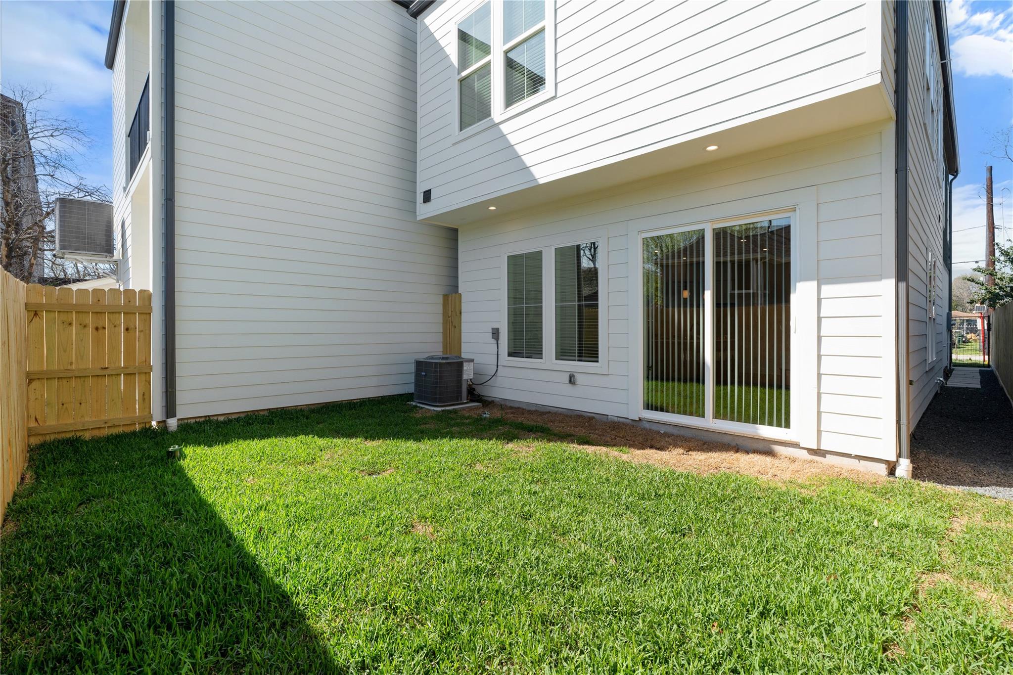 4610 & 4608 A/B Gunter Street