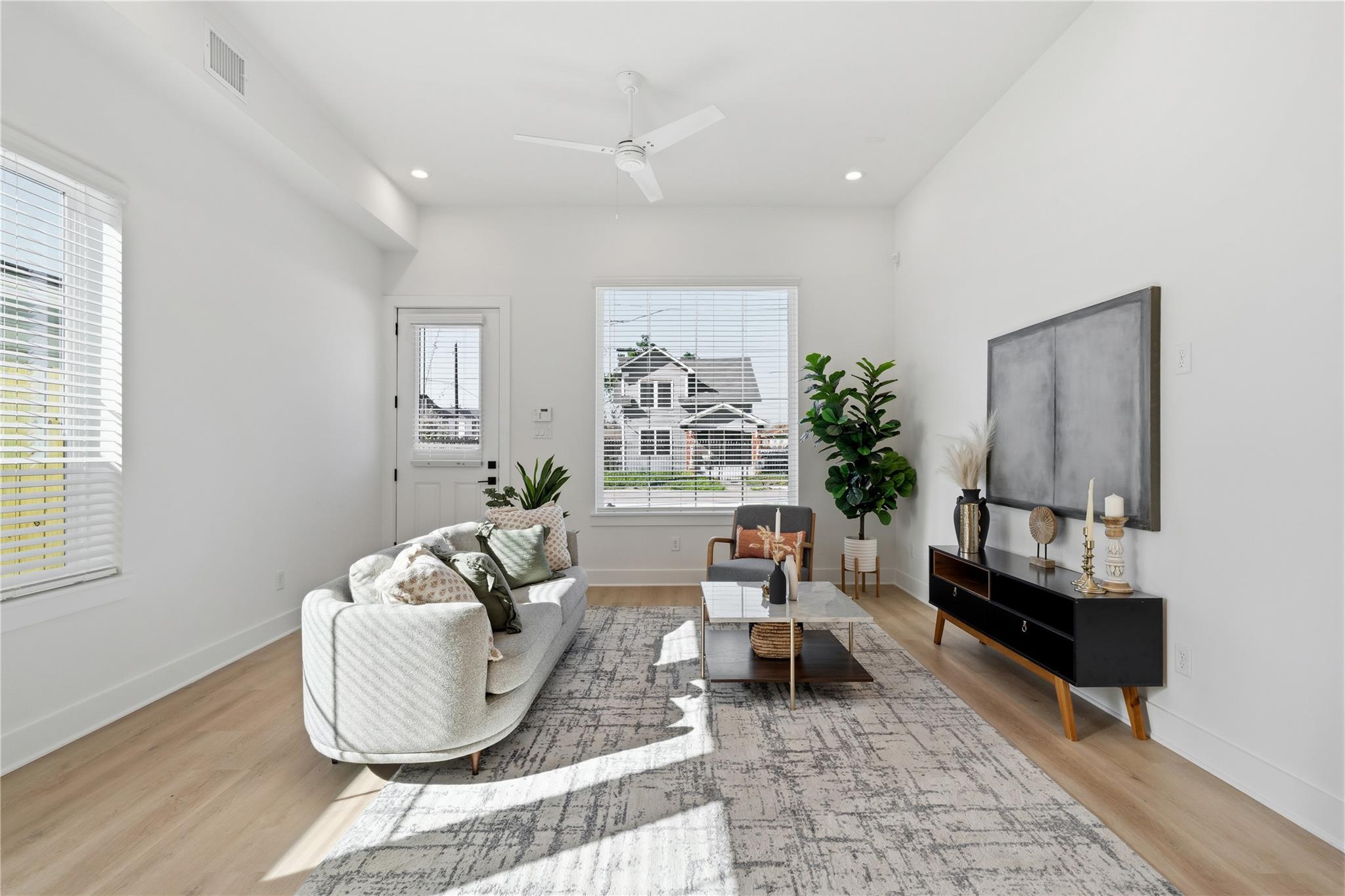4610 & 4608 A/B Gunter Street