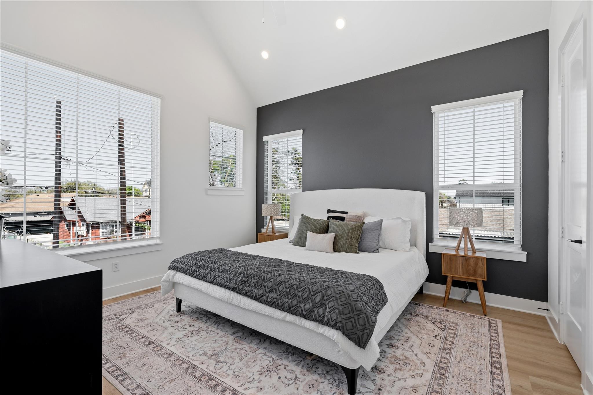 4610 & 4608 A/B Gunter Street