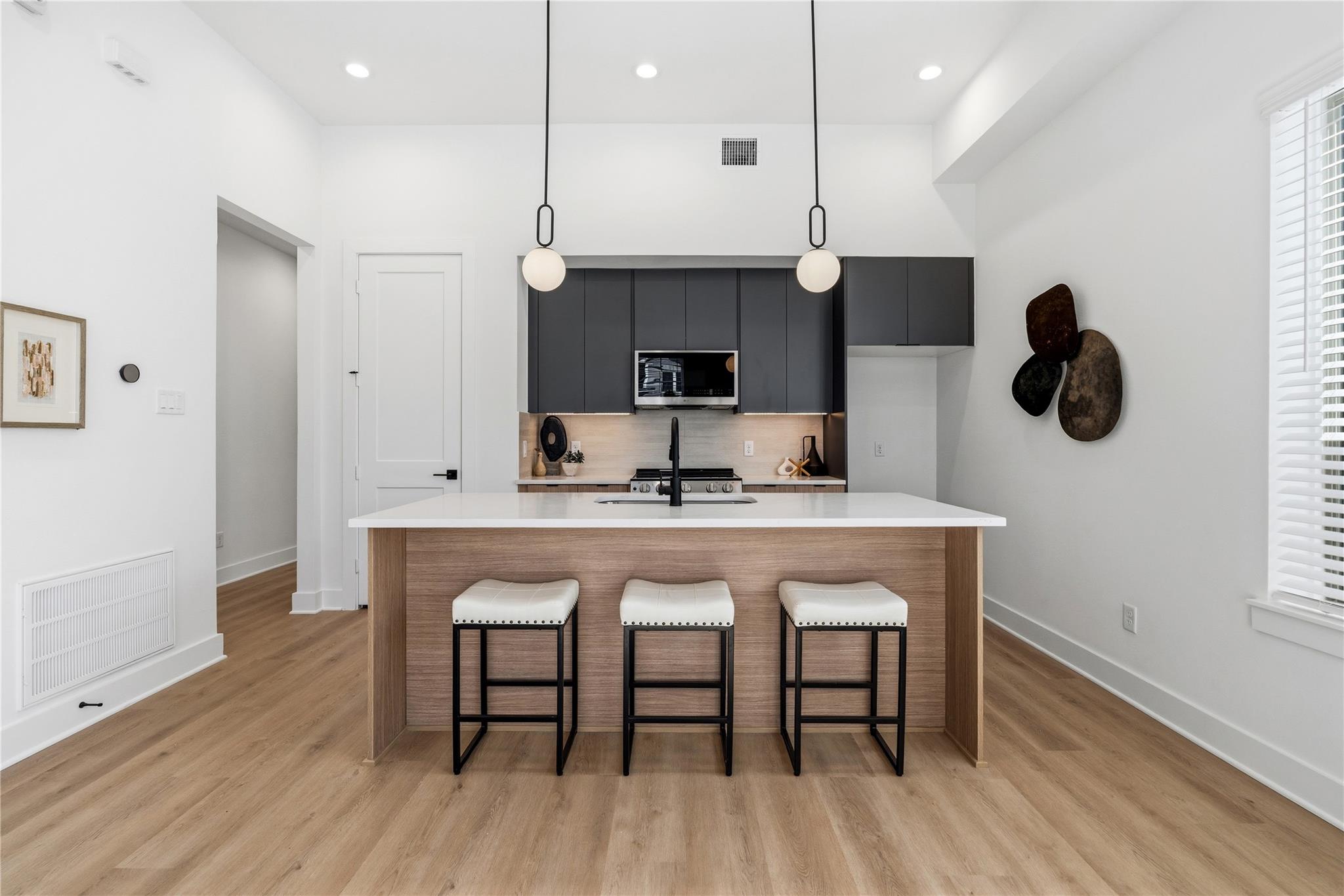 4610 & 4608 A/B Gunter Street