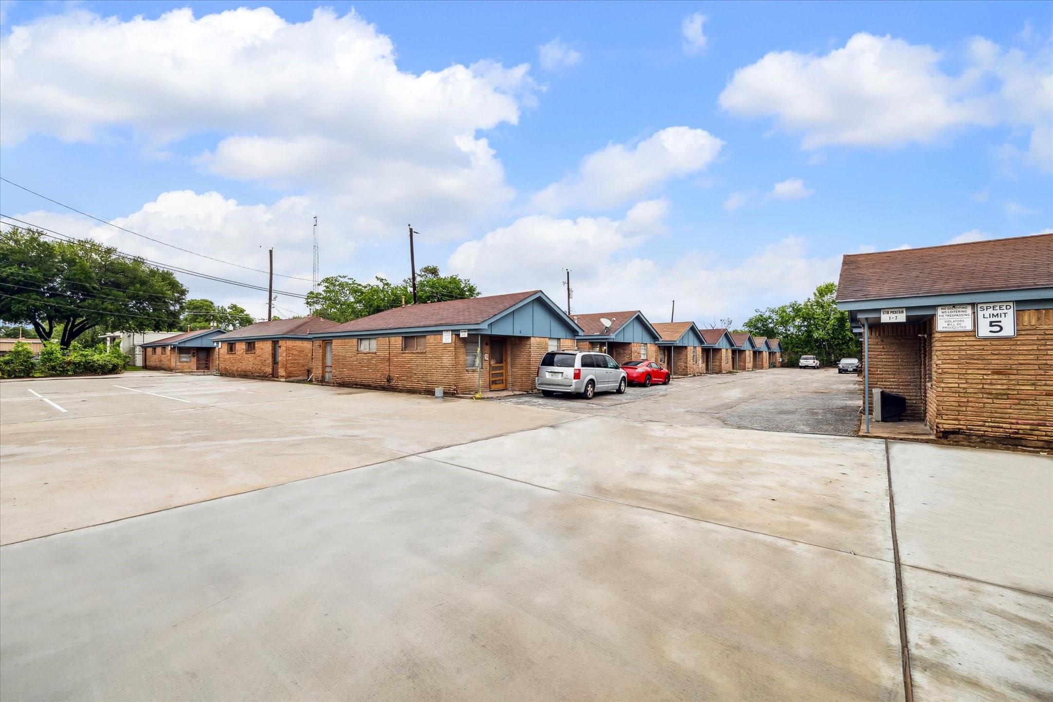 5716 Pickfair Street # 44 Unit: 28-44