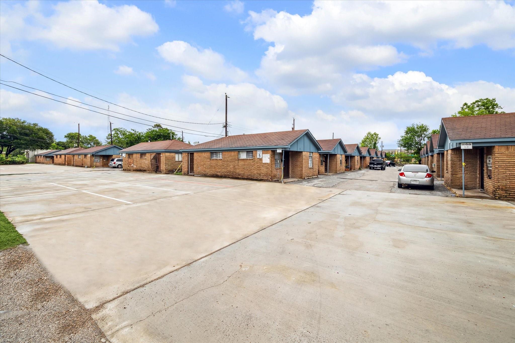 5716 Pickfair Street # 44 Unit: 28-44