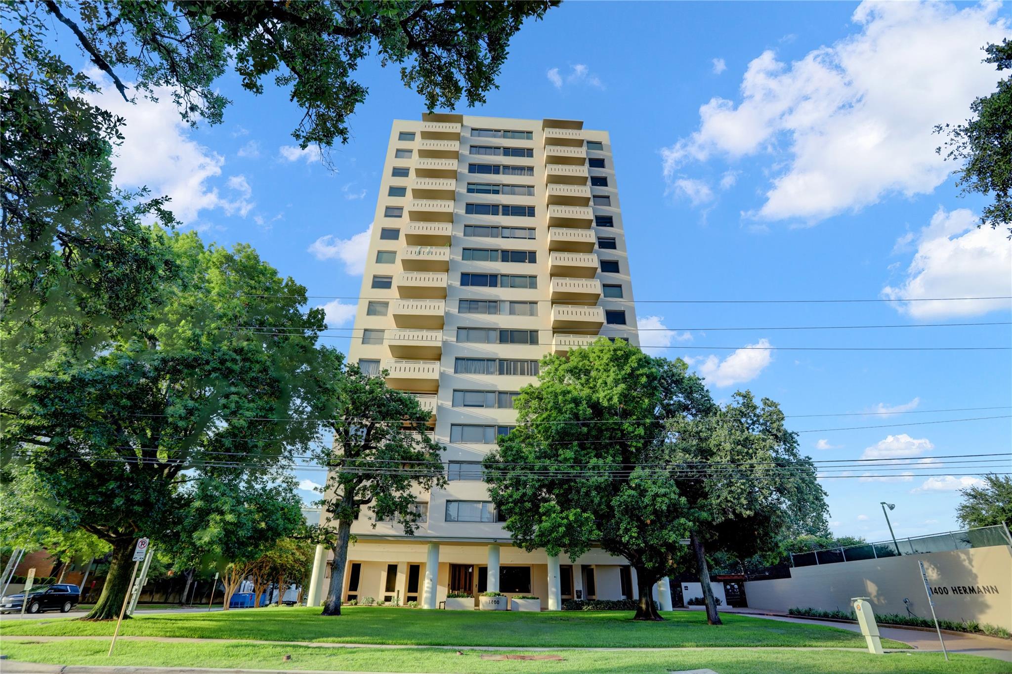 1400 Hermann Drive # 15D