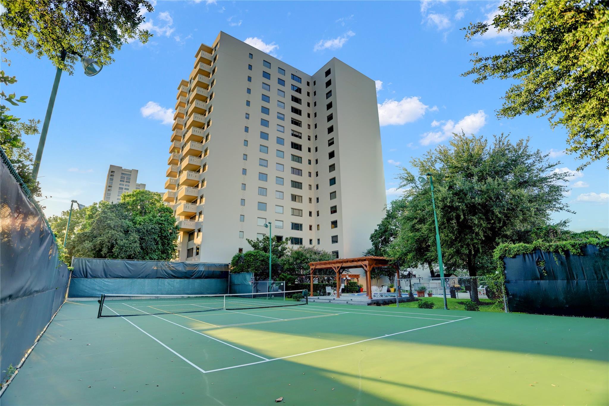1400 Hermann Drive # 15D