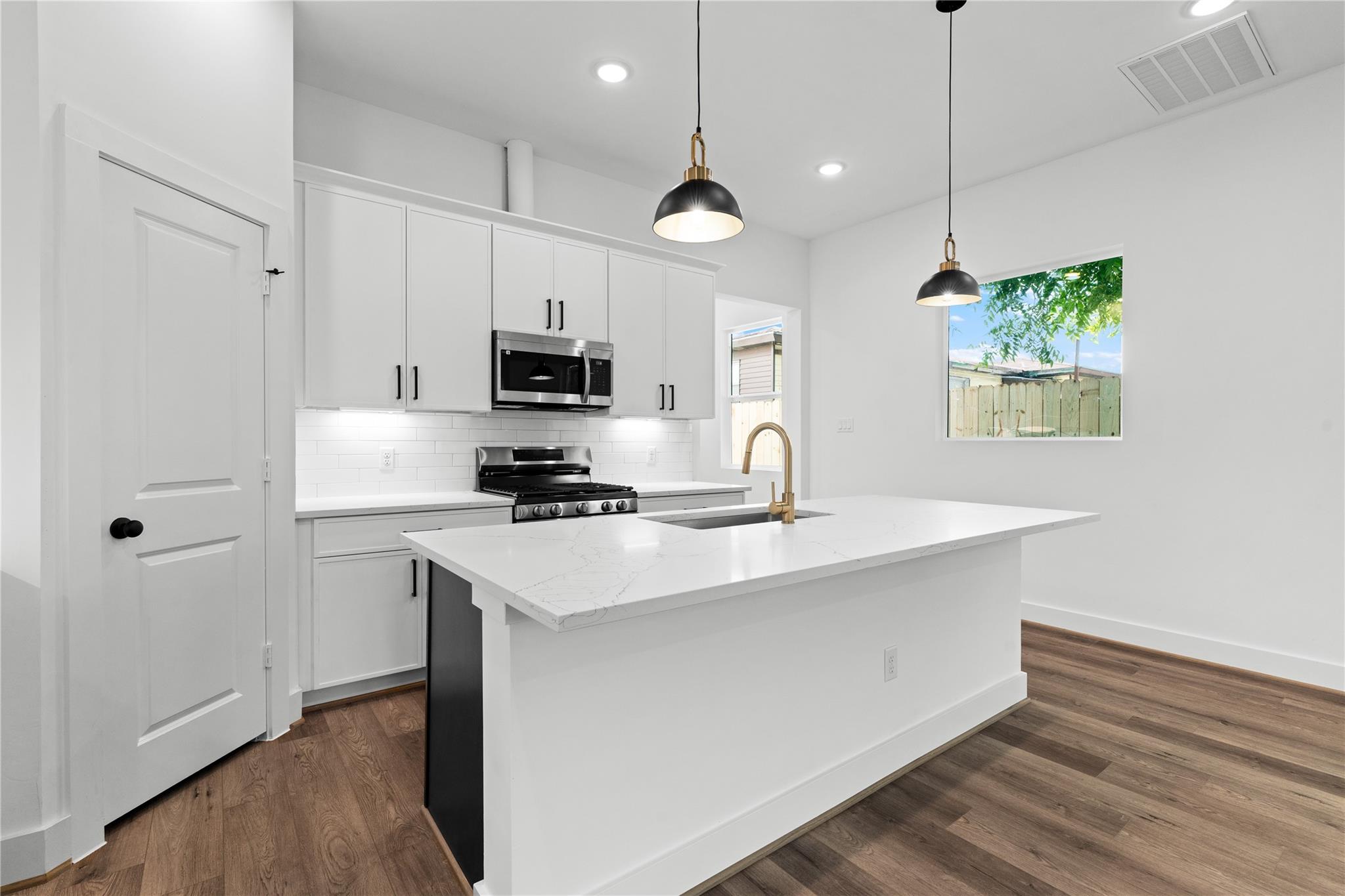 1031 S Victory Drive