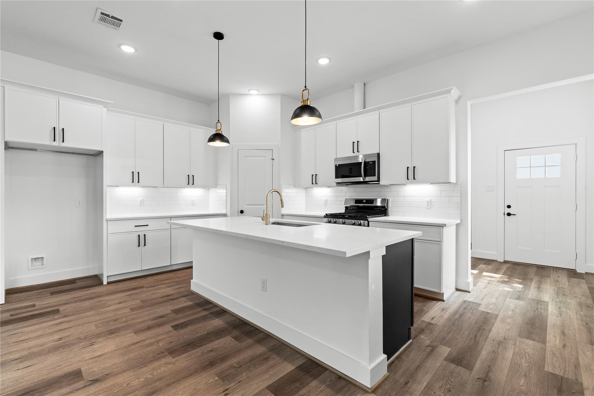 1031 S Victory Drive