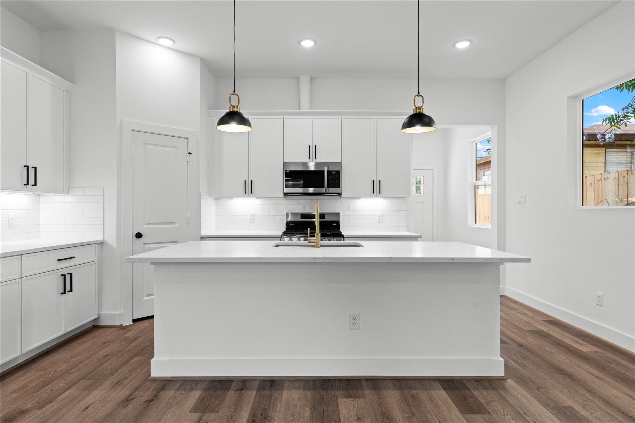 1031 S Victory Drive