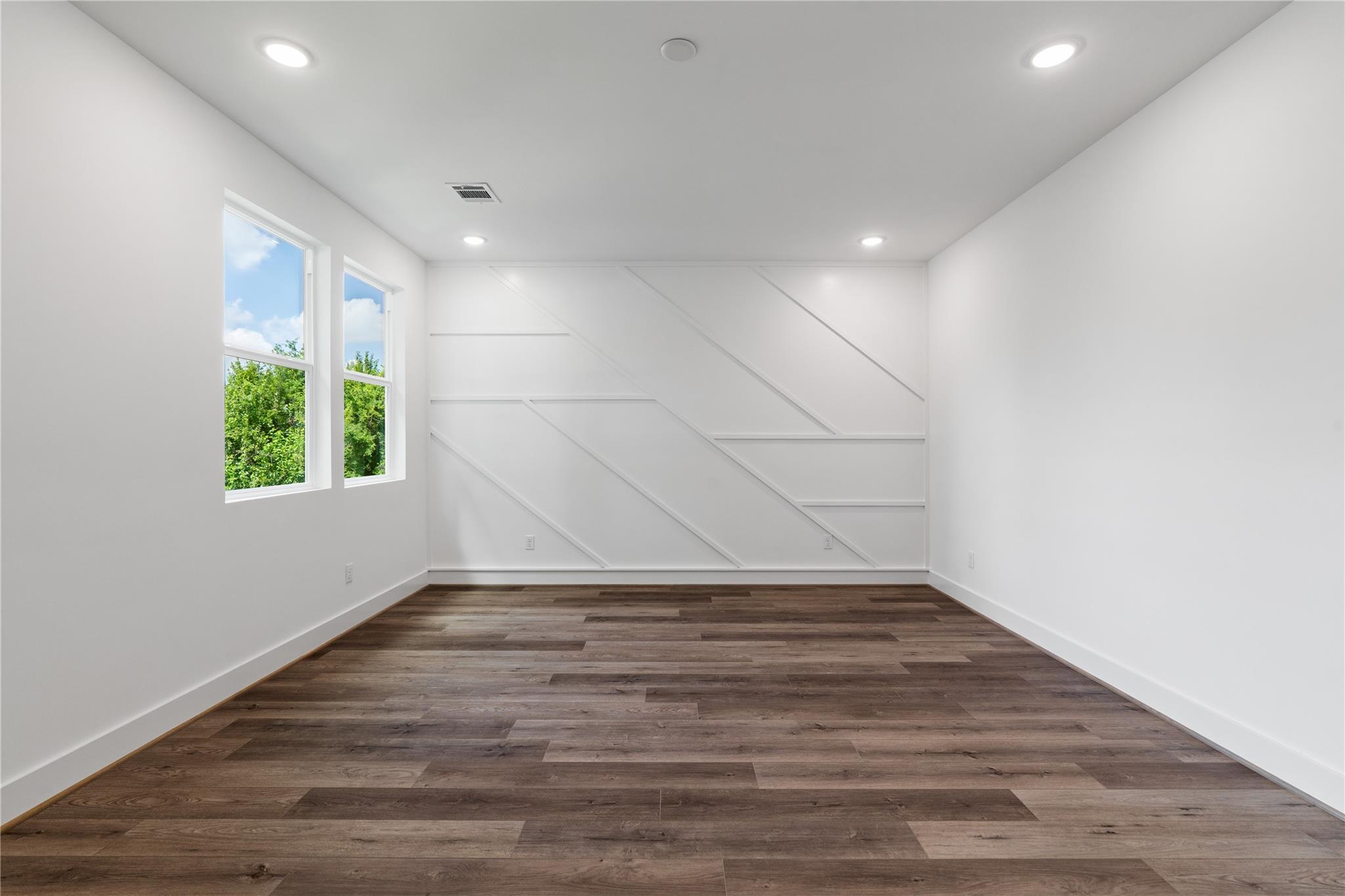 1031 S Victory Drive