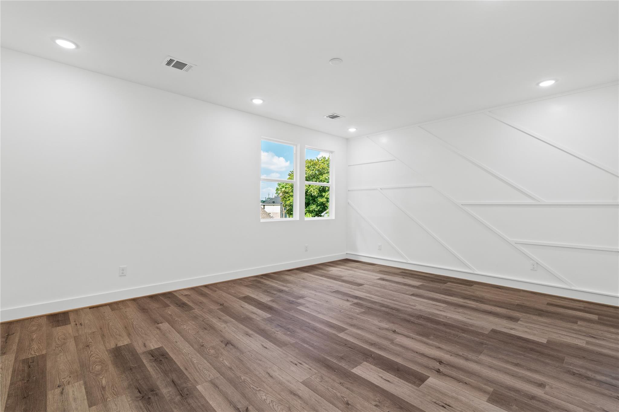 1031 S Victory Drive