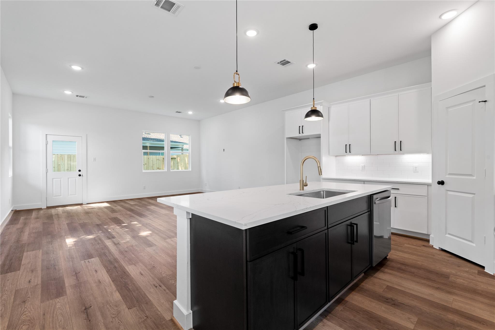 1031 S Victory Drive