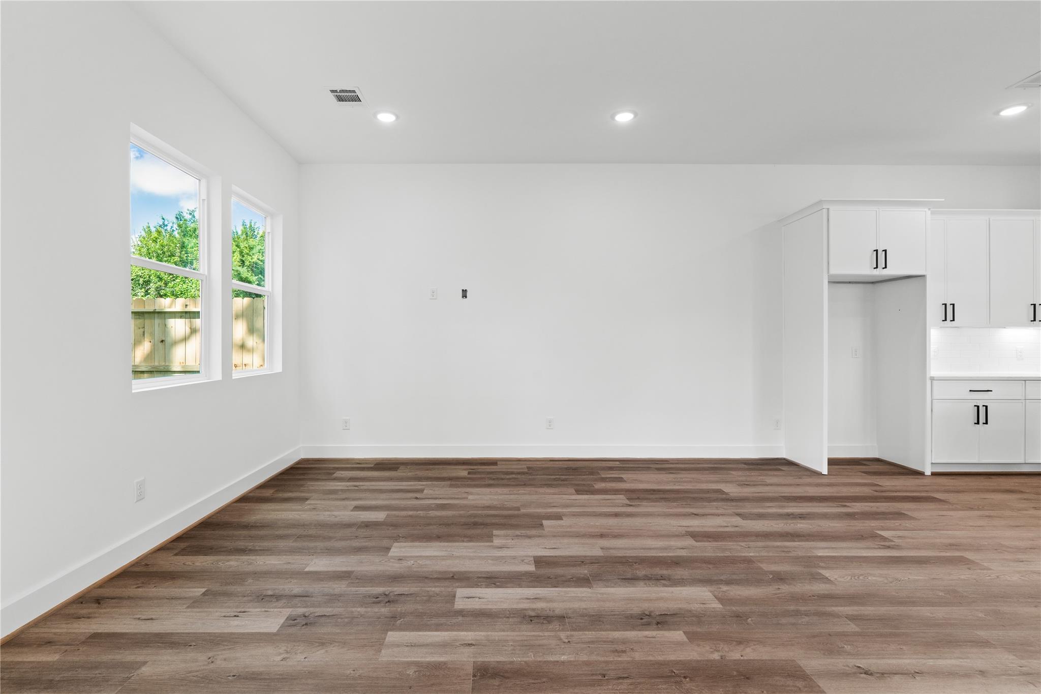 1031 S Victory Drive