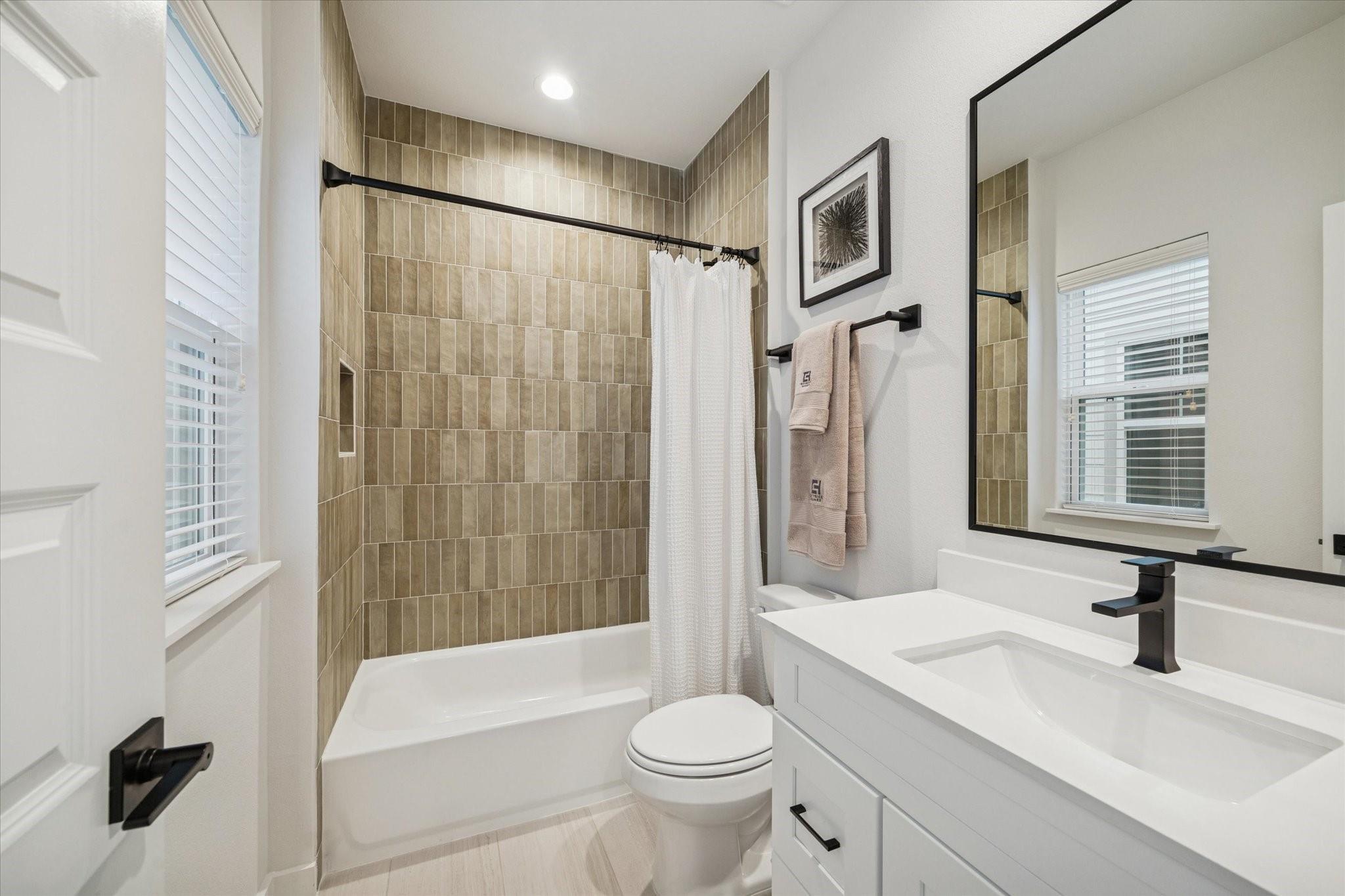 811 Thornton Road # B, Houston Unit: B