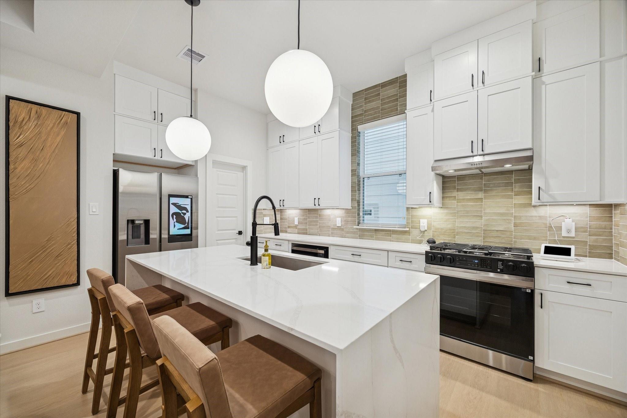 811 Thornton Road # B, Houston Unit: B