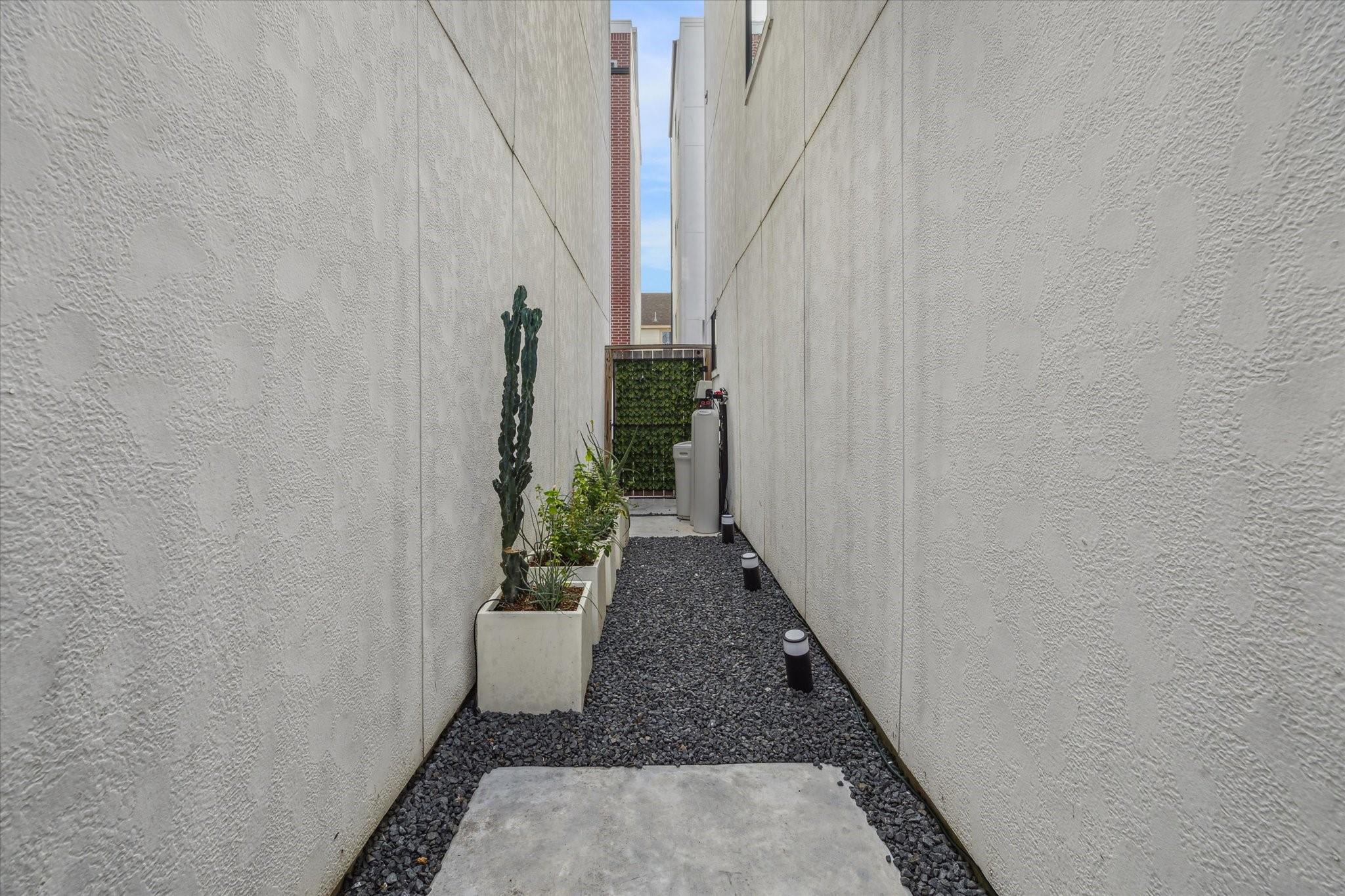 1408 Ruthven Street