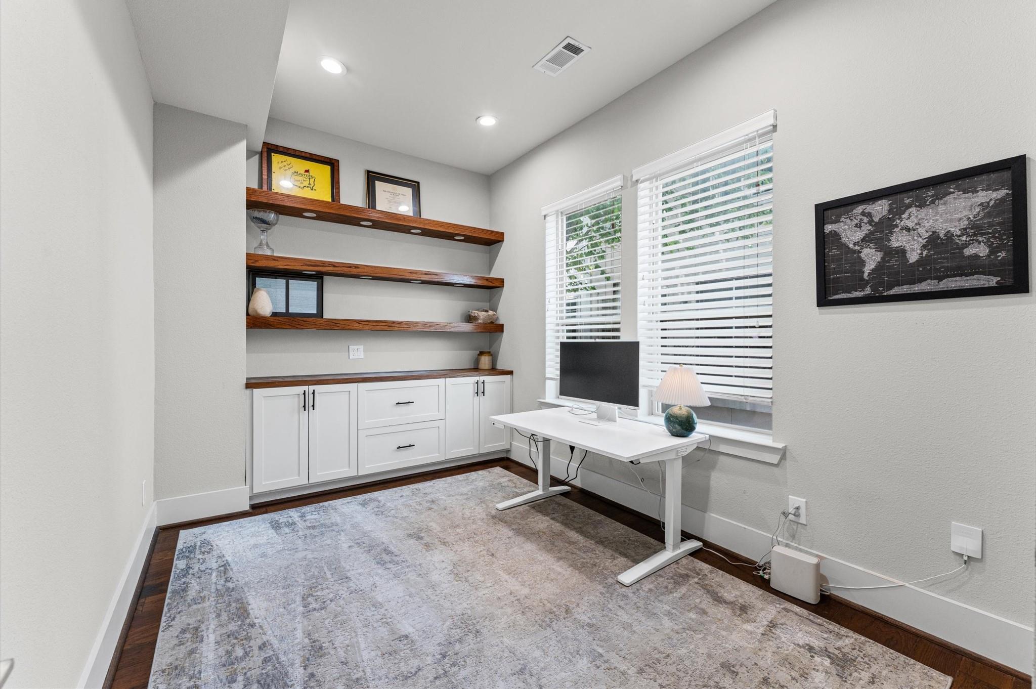 910 W 18th Street # B