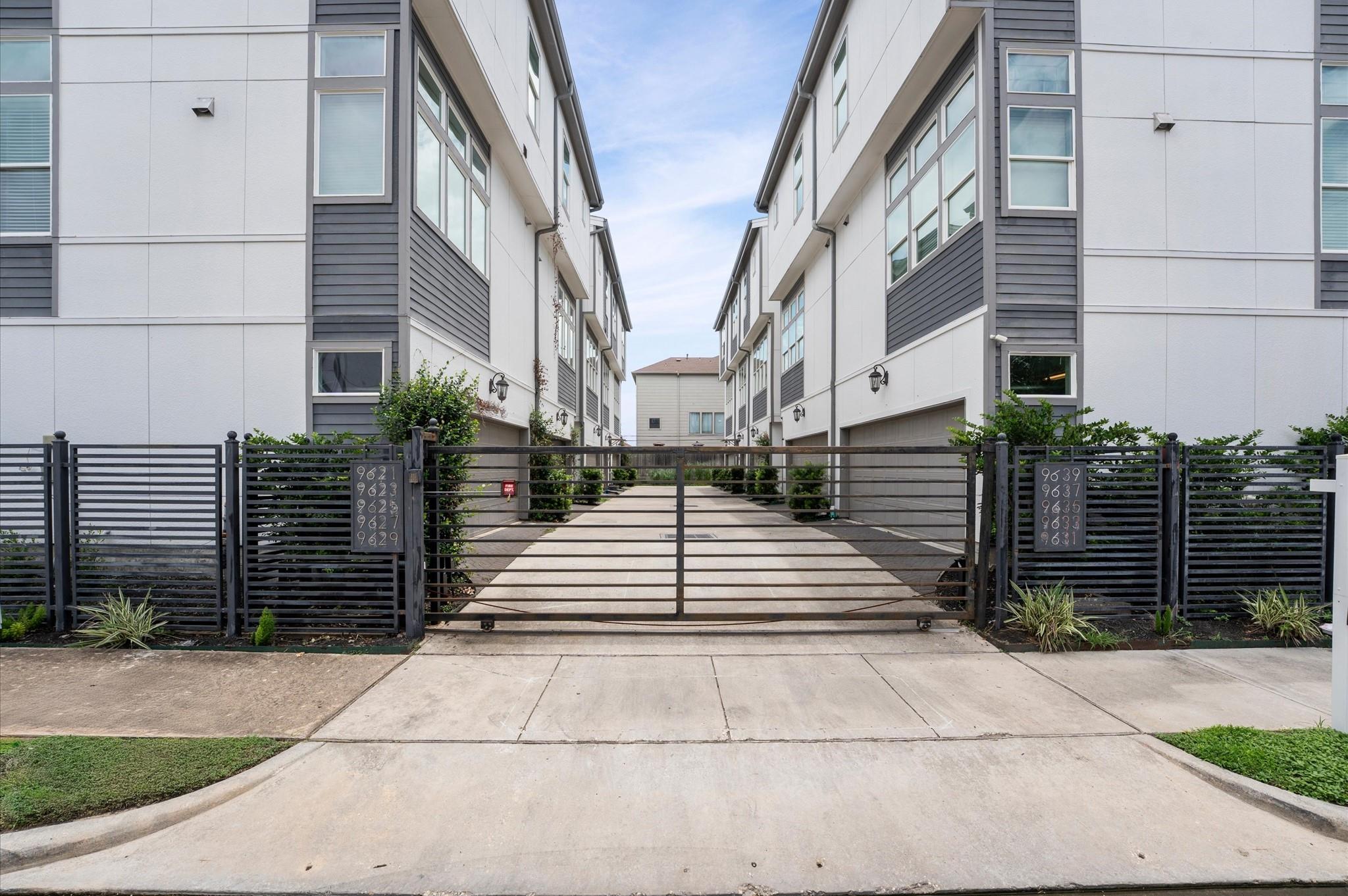 9635 Riddlewood Lane, Houston