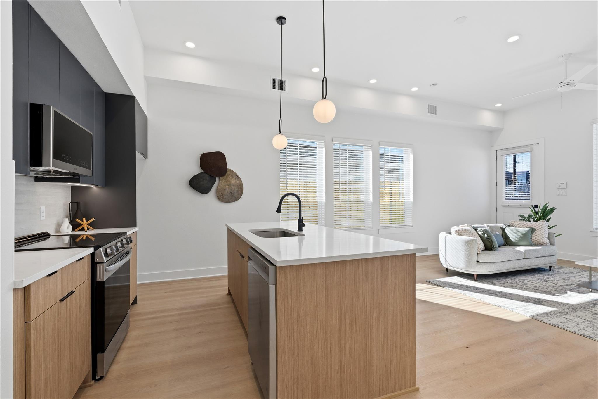 4608 Gunter Street Unit: A/B