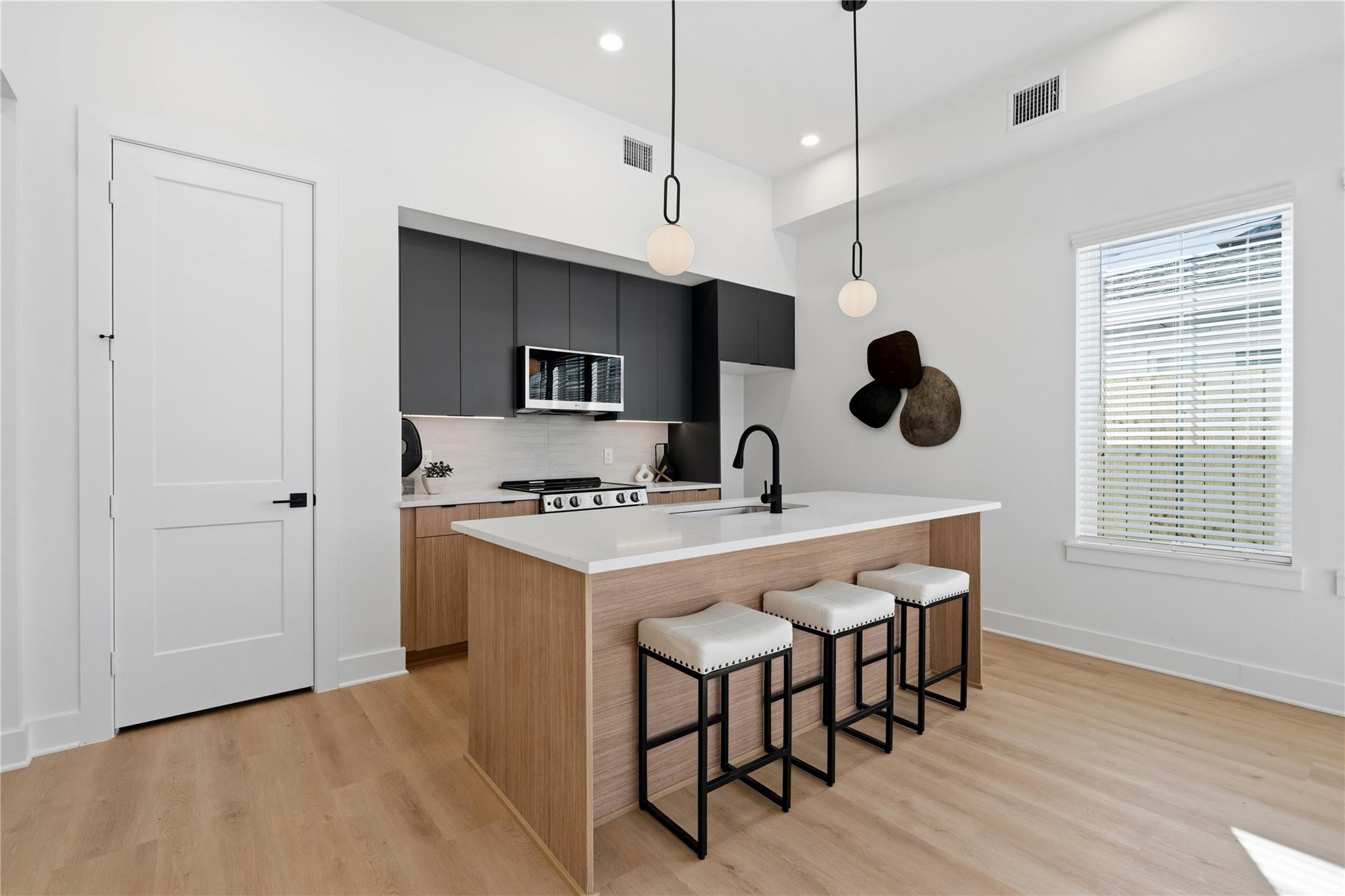 4608 Gunter Street Unit: A/B