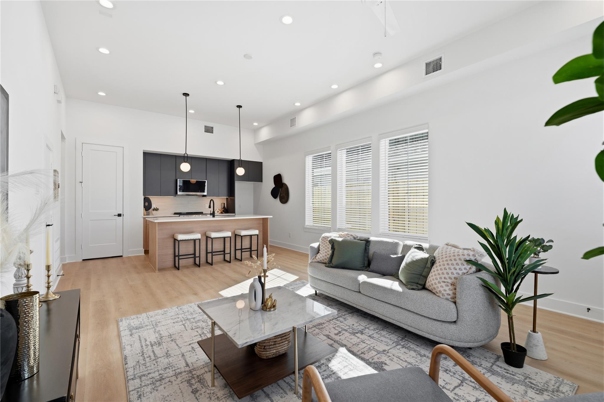 4608 Gunter Street Unit: A/B