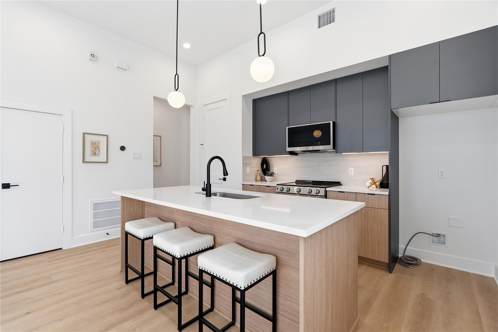 4608 Gunter Street Unit: A/B